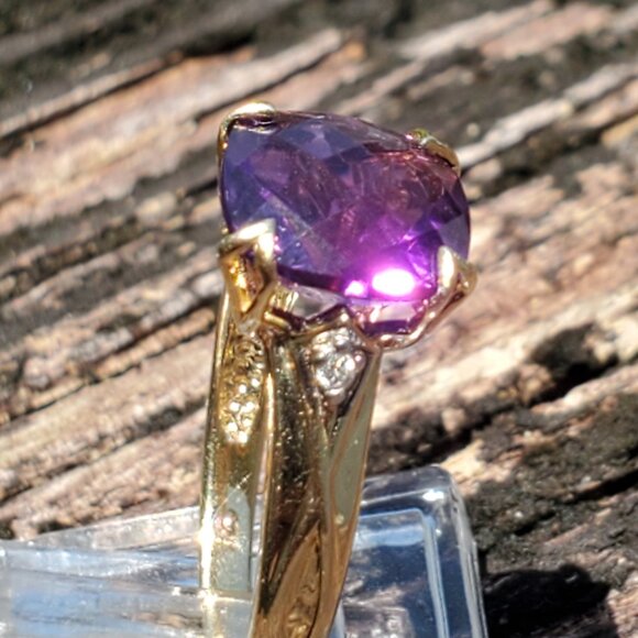 Stunning  Solid 14k Yellow Gold Amethyst Ring - Picture 4 of 9